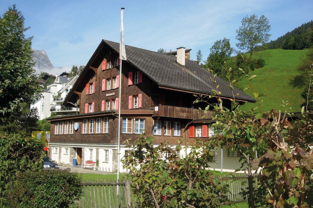 Outside view and house Engelberg Youth Hostel