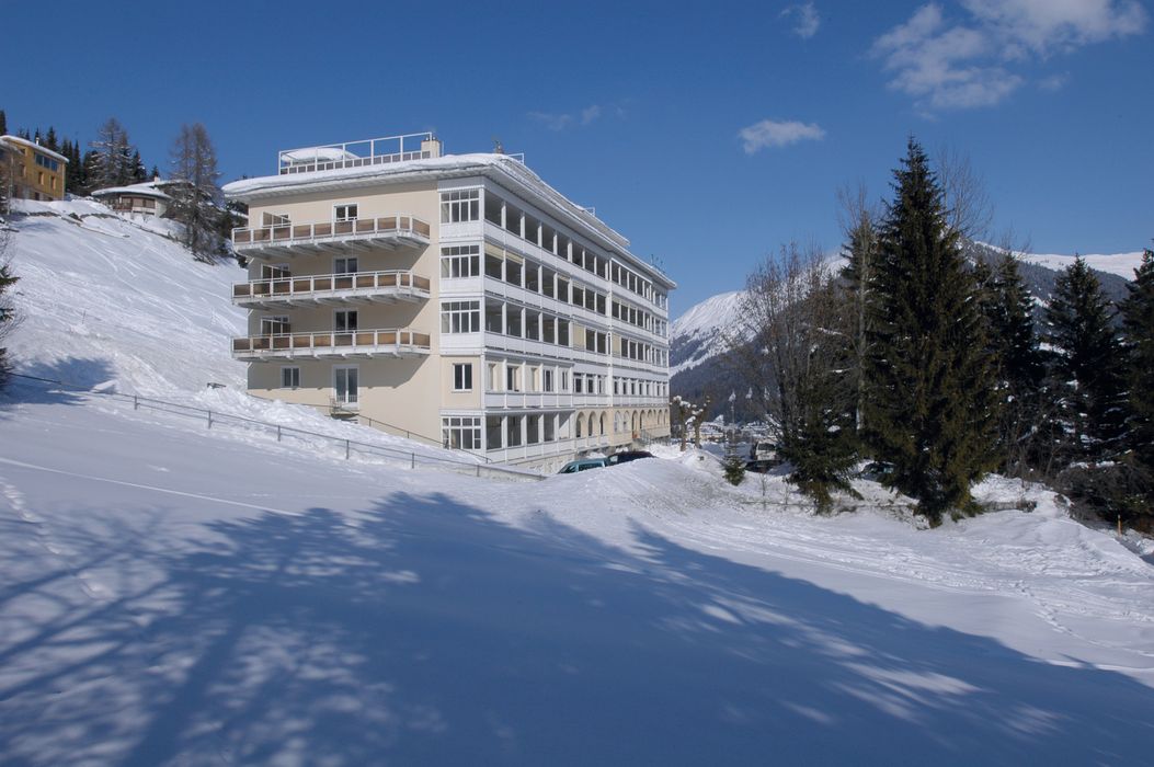 Aussenansicht Jugendherberge Davos winter