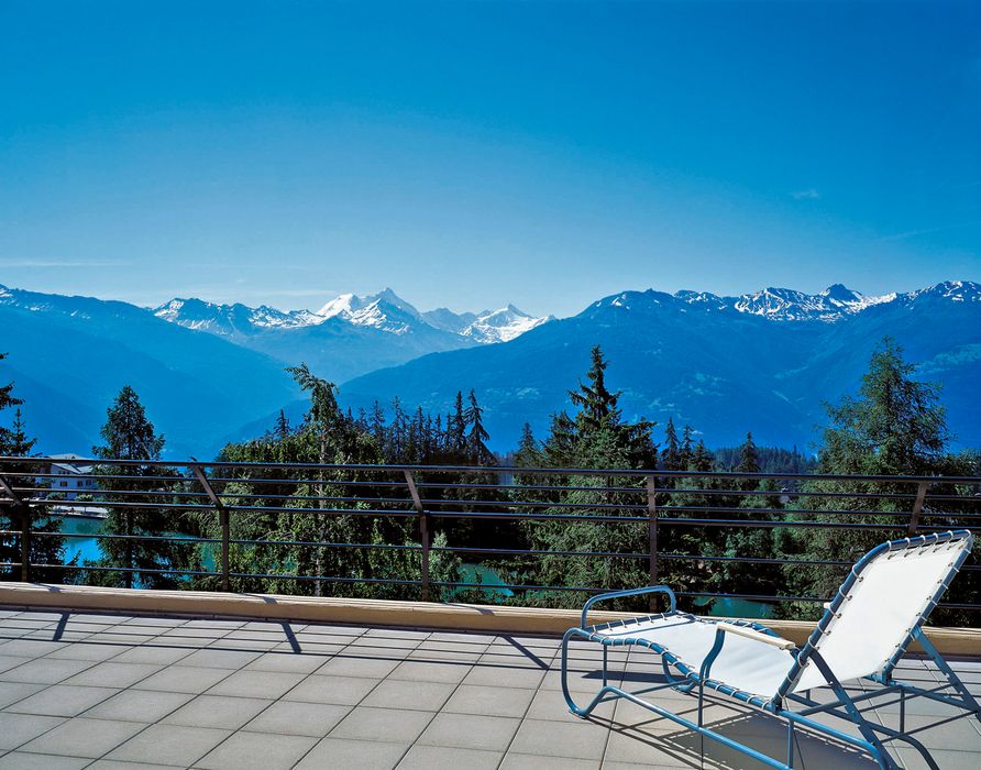 Terrace and sun deck Crans-Montana Youth Hostel