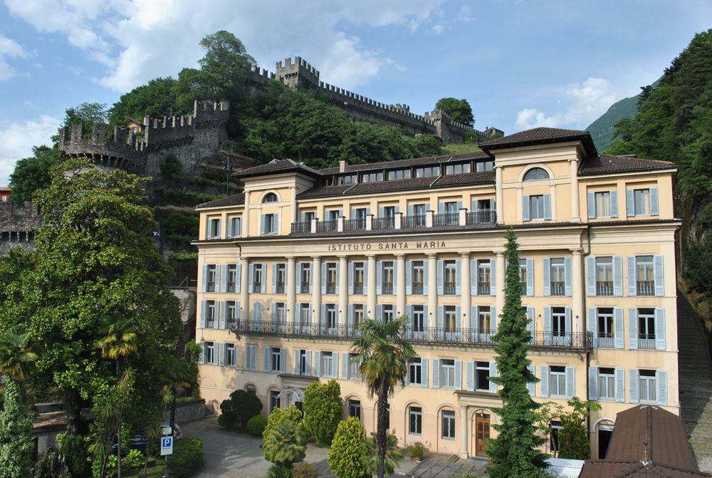 Aussenansicht Jugendherberge Bellinzona mit Hausfassade